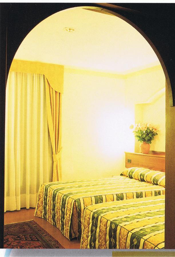 Hotel Piroga Padova Selvazzano Dentro Habitación foto